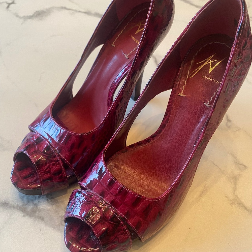 J. Vincent embossed, leather peep, toe 4” heels size 6